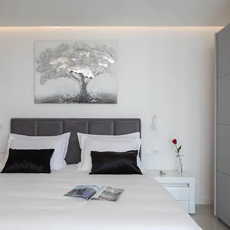 Luxury Spotlight With Pool *