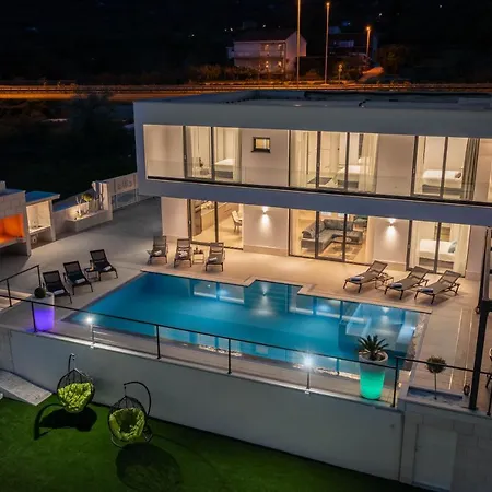 Luxury Spotlight With Pool Villa Kaštela