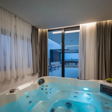 Luxury Spotlight With Pool