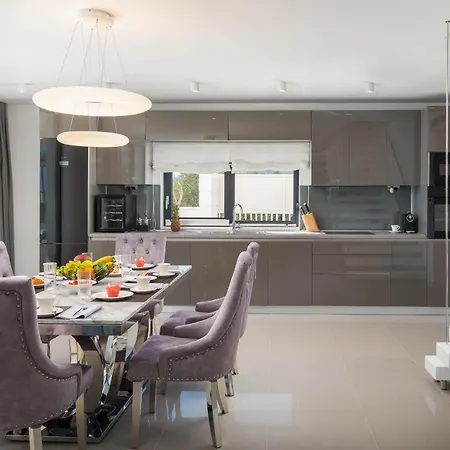 Villa Luxury Spotlight With Pool