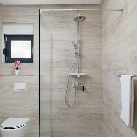 Luxury Spotlight With Pool