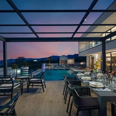 Luxury Spotlight With Pool