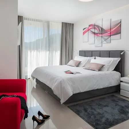 Luxury Spotlight With Pool Villa