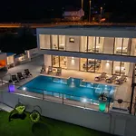Luxury Spotlight With Pool ヴィラ Kaštela
