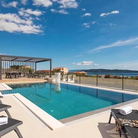 Luxury Spotlight With Pool * Kastela