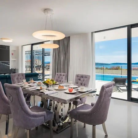 Luxury Spotlight With Pool Villa Kastela