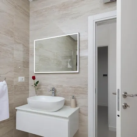 Luxury Spotlight With Pool Villa