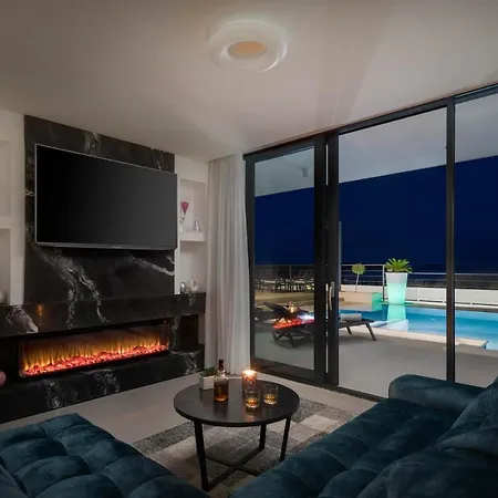 Villa Luxury Spotlight With Pool