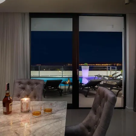 Luxury Spotlight With Pool * Kastela
