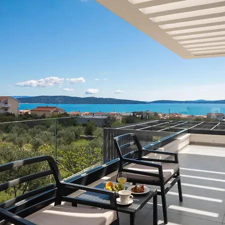 Luxury Spotlight With Pool * Kastela