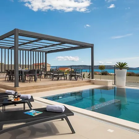 Villa Luxury Spotlight With Pool Kastela