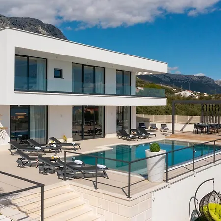 Luxury Spotlight With Pool Villa Kastela