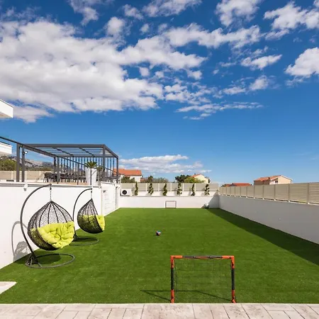 Luxury Spotlight With Pool Villa *