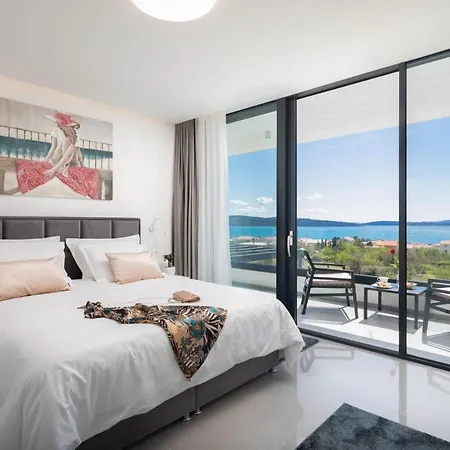 Luxury Spotlight With Pool Villa Kastela
