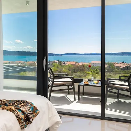 Luxury Spotlight With Pool * Kastela