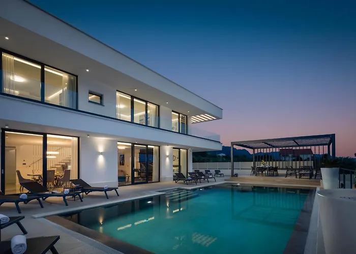 빌라 Luxury Spotlight With Pool Kaštela