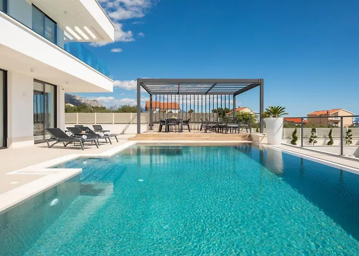 Luxury Spotlight With Pool *