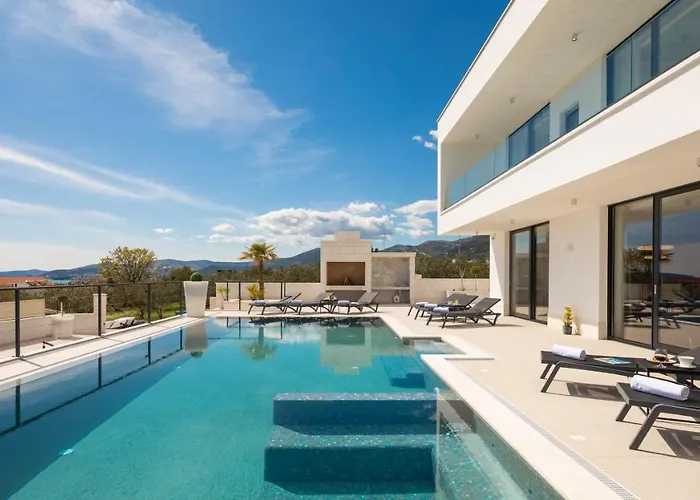 Luxury Spotlight With Pool 빌라