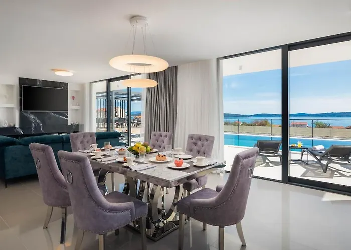 Luxury Spotlight With Pool 빌라 Kaštela