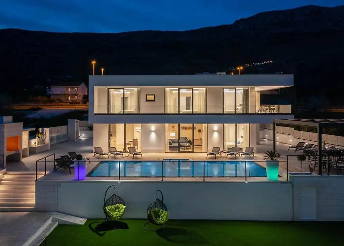 Luxury Spotlight With Pool 빌라