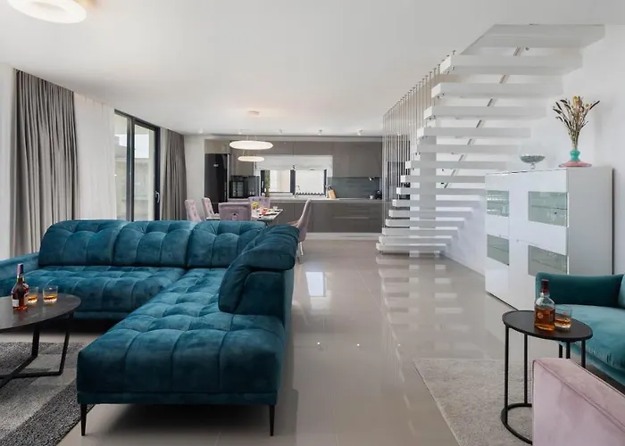 Luxury Spotlight With Pool 빌라 Kaštela