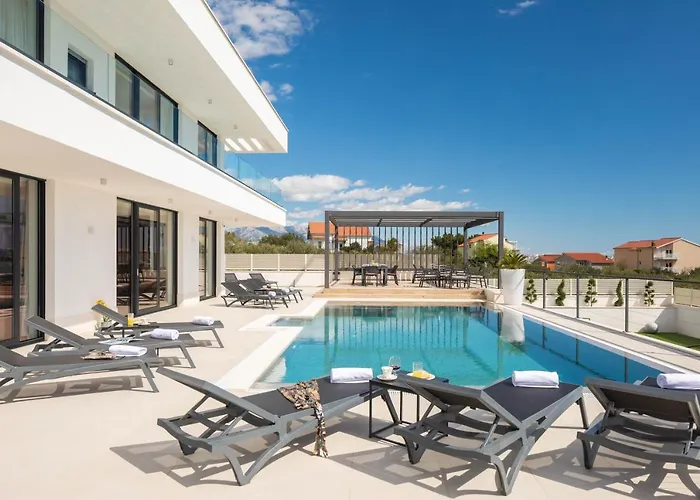 Luxury Spotlight With Pool 빌라