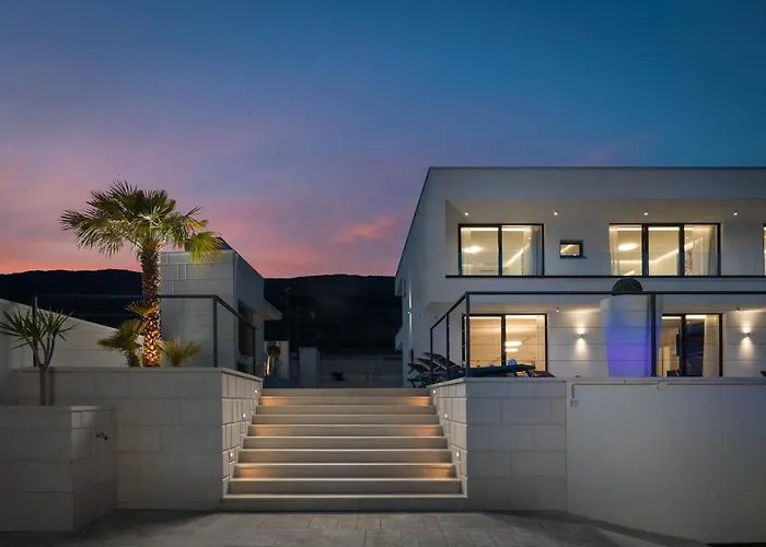 Luxury Spotlight With Pool 빌라 Kaštela