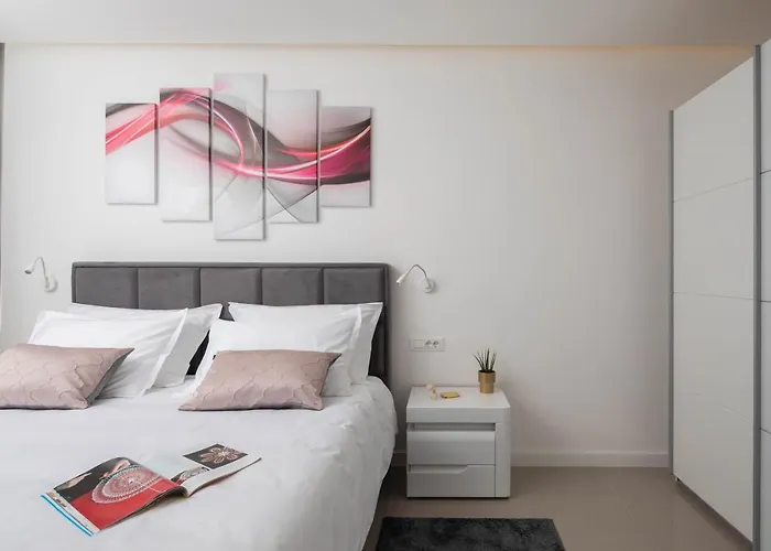 Luxury Spotlight With Pool 빌라