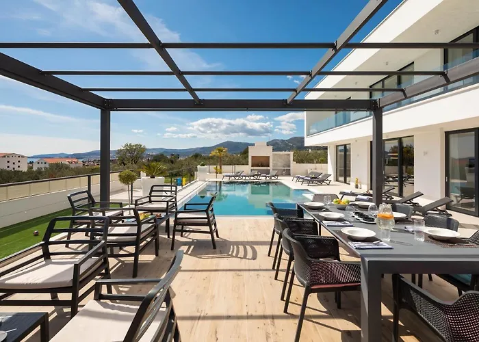 Luxury Spotlight With Pool 빌라 *