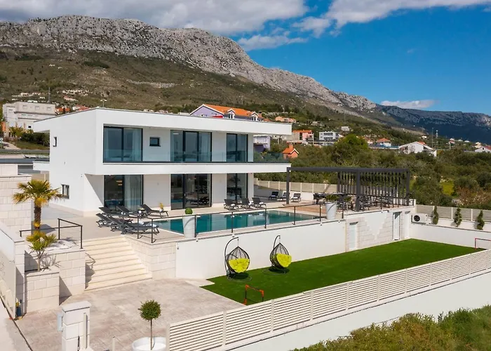 Luxury Spotlight With Pool Kaštela